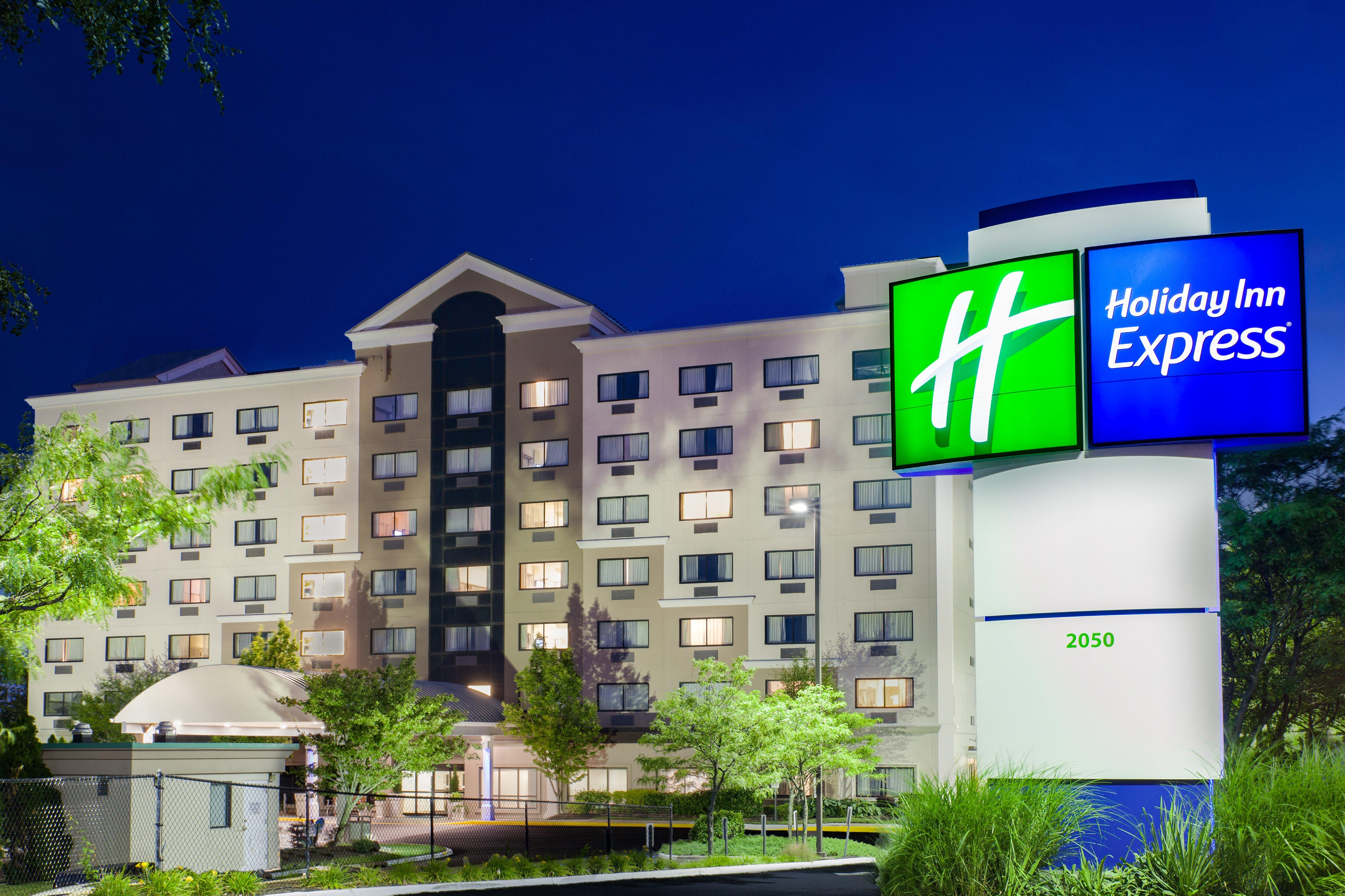 Holiday Inn Express Hauppauge-Long Island Exterior foto